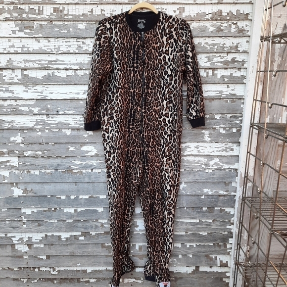 Nick & Nora Other - 🌟 Nick & Nora Leopard Onesie. Size medium